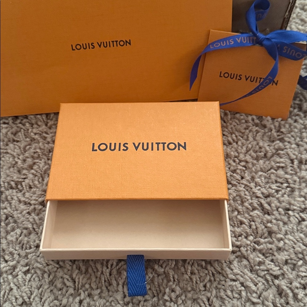 LV slide out box - authentic - Picture 3 of 3